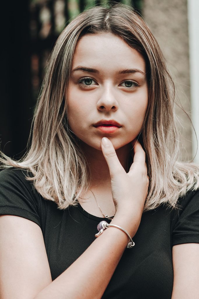 Someone considering how to handle her pregnancy without her partner’s support